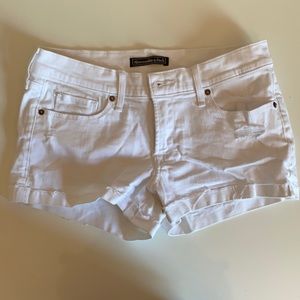 Abercrombie & Fitch White Jean Shorts W 26 L 2